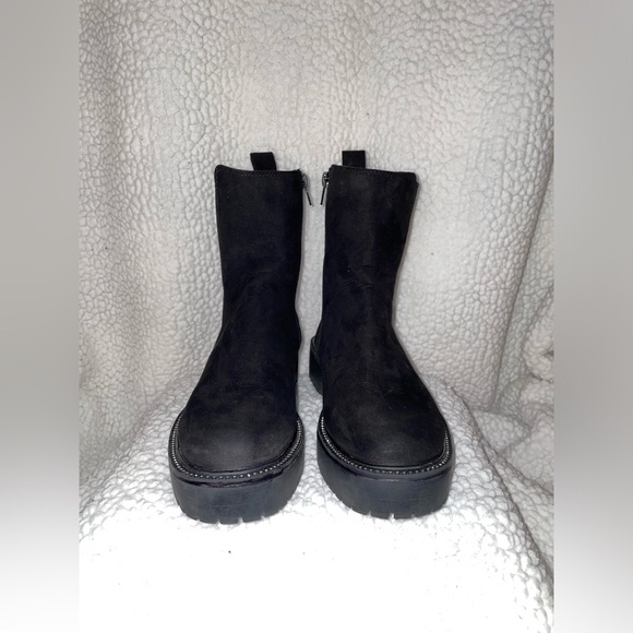 Time & Tru Women's Black Suede Boots Preowned - Picture 3 of 10